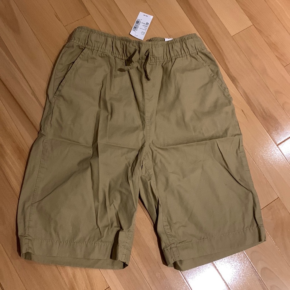 NWT Children’s Place boys Tan shorts - size 10